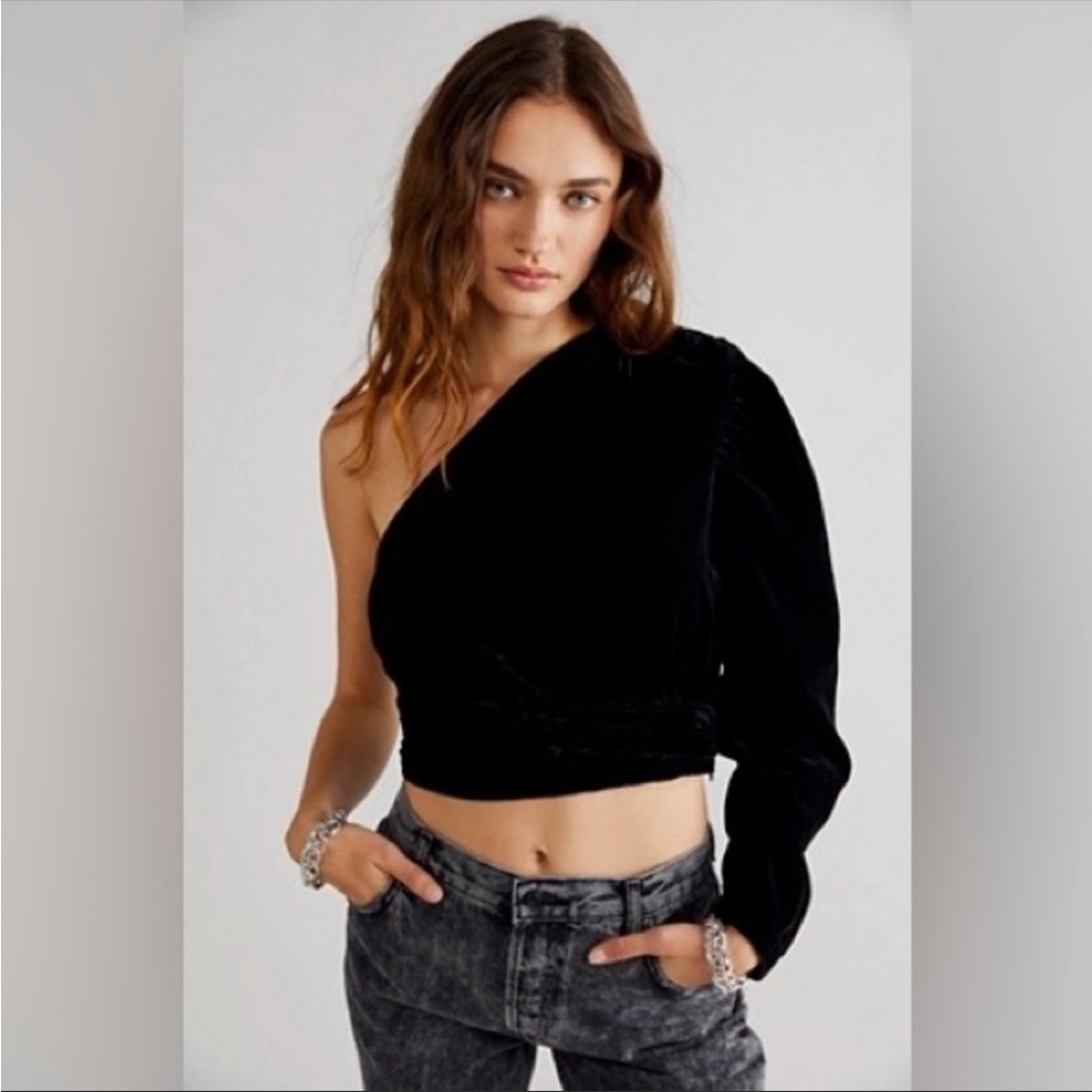 NWOT FREE PEOPLE Tell Me About It one shoulder velvet top size XS black